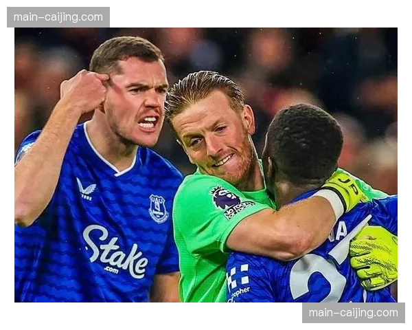 盖耶掌掴队友吃红牌事件解读 韦伯称规则明确无回旋余地